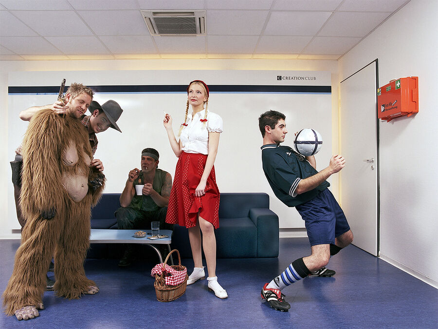Maskenbildnerin bei Fotoshooting